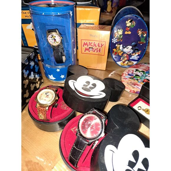 Very Vintage FABULOUS Mickey Mouse Watches, Bobble Heads, Weight, Cologne, Pins - Picture 10 of 15